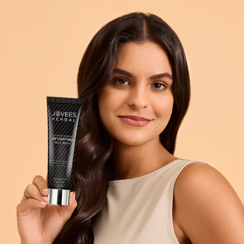 Jovees Activated Charcoal Detoxifying Face Wash - [120ml] - Image 8